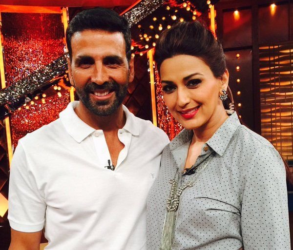 Akshay Kumar met Sonali Bendre after hearing about her illness, calls her a ‘FIGHTER’