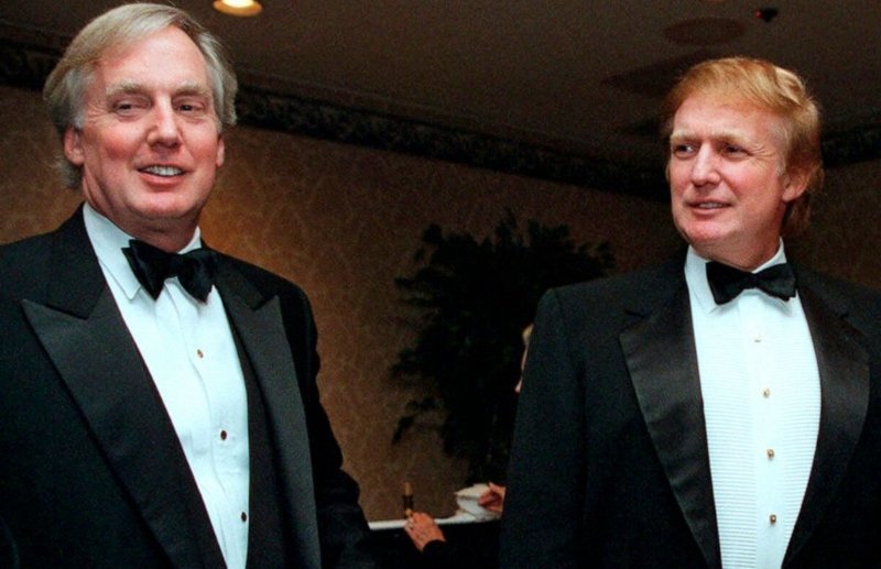 Trump’s younger brother dies