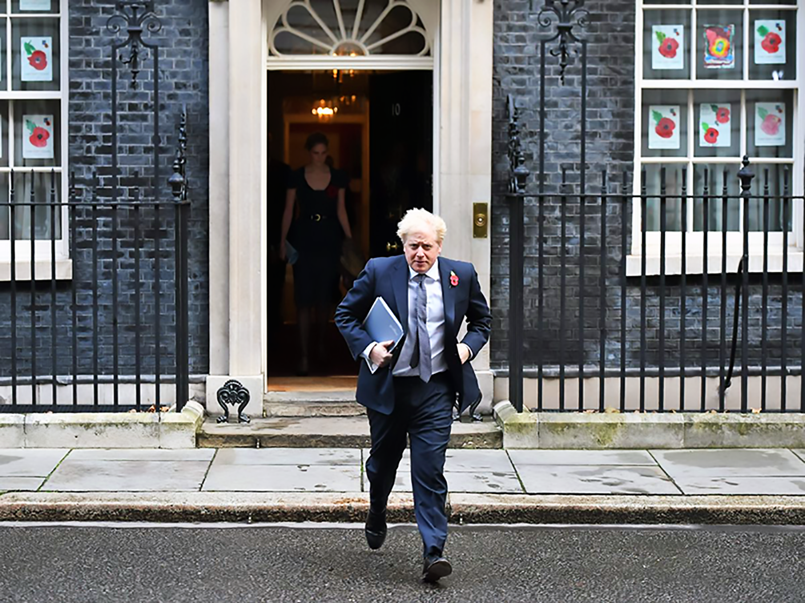 Boris Johnson ‘bursting with antibodies’ as he continues to self-isolate