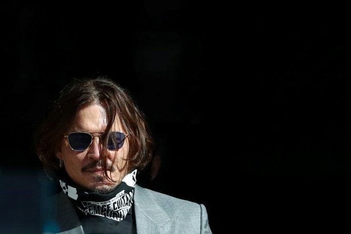BRITAIN-PEOPLE-DEPPActors Johnny Depp and Amber Heard at the High Court in London