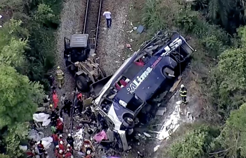 Bus falls off viaduct in Brazil, killing at least 17