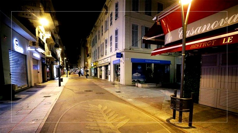 France closes borders to most non-EU travel