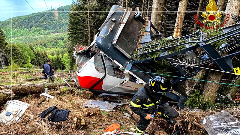 Italian cable car crash kills 14 people