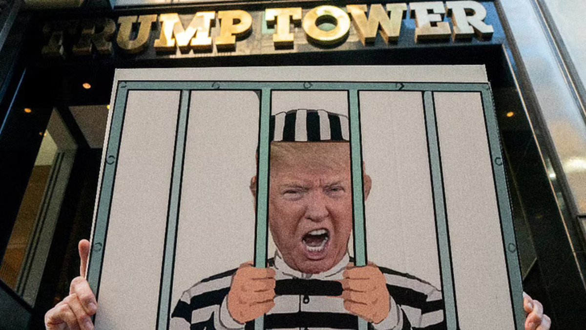 Trump seizes on FBI raid to boost 2024 presidential bid