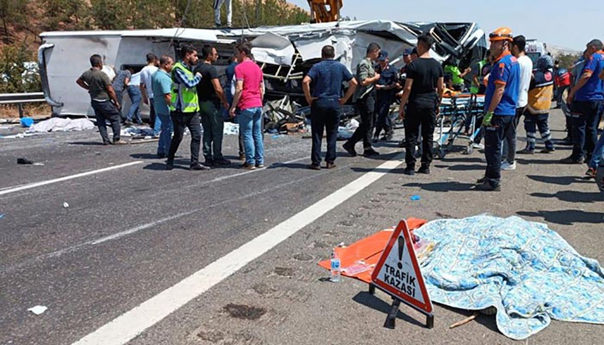 Sixteen people killed in Turkey as bus crashes at accident site