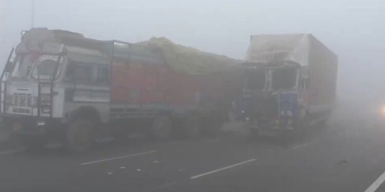 1 Dead, 4 Injured In Multi-Vehicle Pile Up Due To Fog On UP Expressway