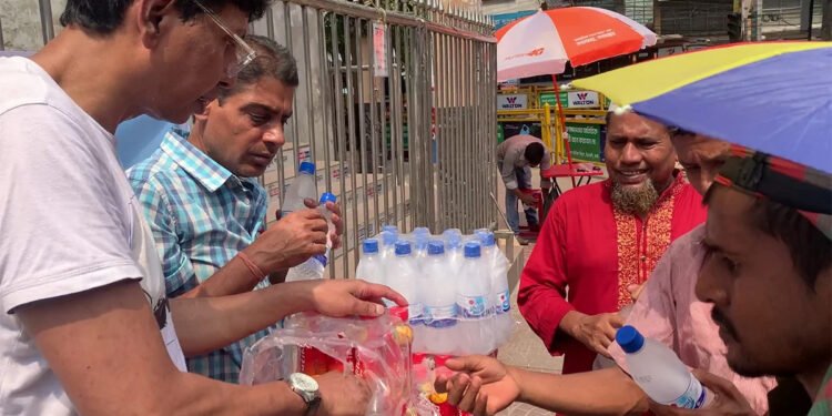 The Shah Foundation provides thirsty people with juice and drinking water
