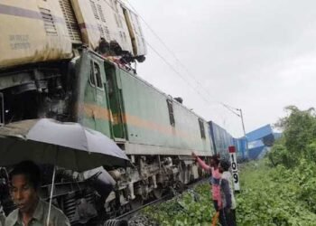 15 dead, 60 injured after goods train hits Kanchanjunga Express in West Bengal