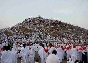 Hajj pilgrims ‘stone the devil’ as Muslims mark Eid al-Azha