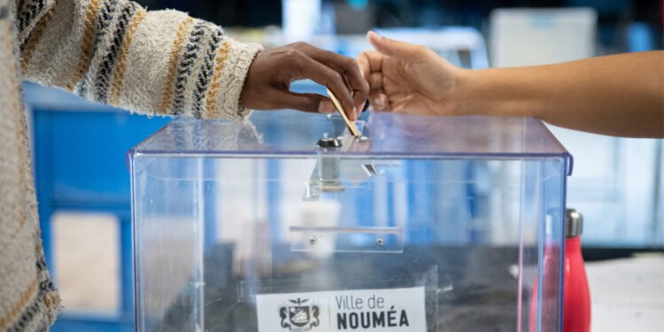 Polls open in second round of French parliament vote