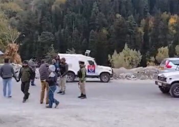 6 workers, doctor killed in attack in Jammu and Kashmir