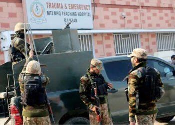 Pakistan militant attack kills 10 frontier police, ministry says