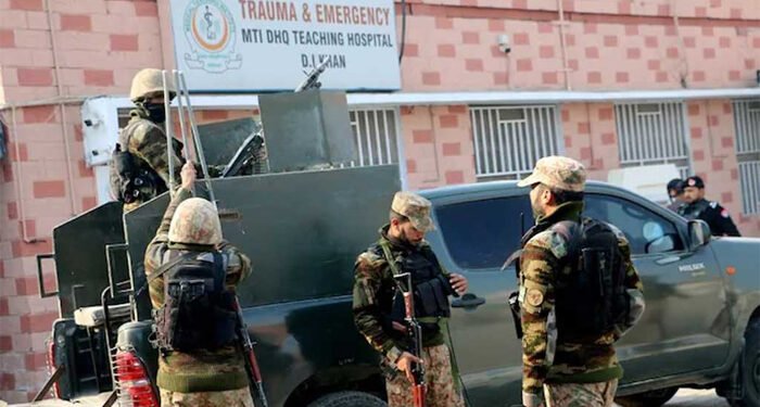 Pakistan militant attack kills 10 frontier police, ministry says