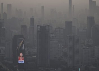 Nearly 200 Bangkok schools close over air pollution