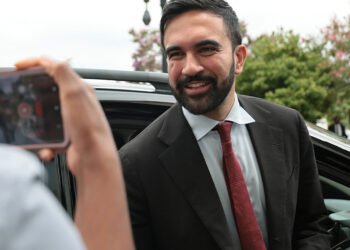 As Zohran Mamdani Visits Washington, New Poll Shows Tightening NYC Mayor’s Race