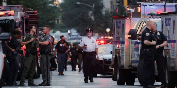 Five Killed in Midtown Manhattan Shooting, Including NYPD Officer