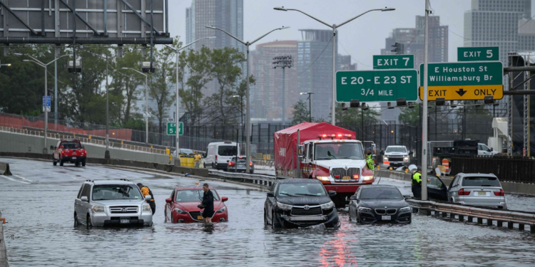 Severe Flooding in New York City: Semi-Truck and Numerous Vehicles Trapped on Queens Highway